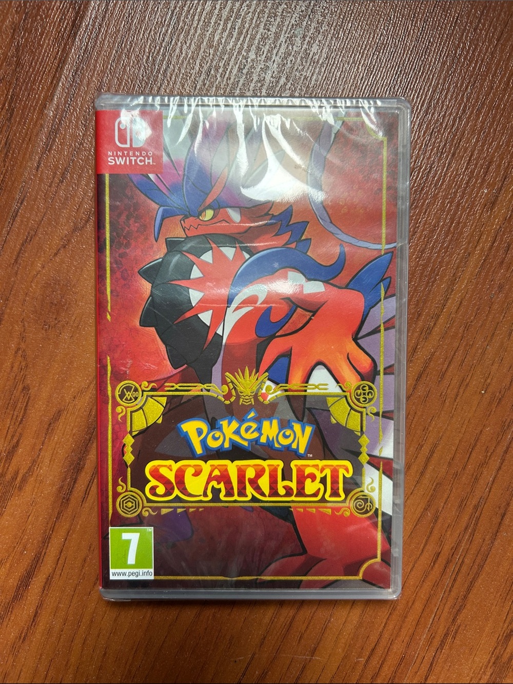 Nintendo Switch Game - Pokémon Scarlet Cover Art in Red and Gold